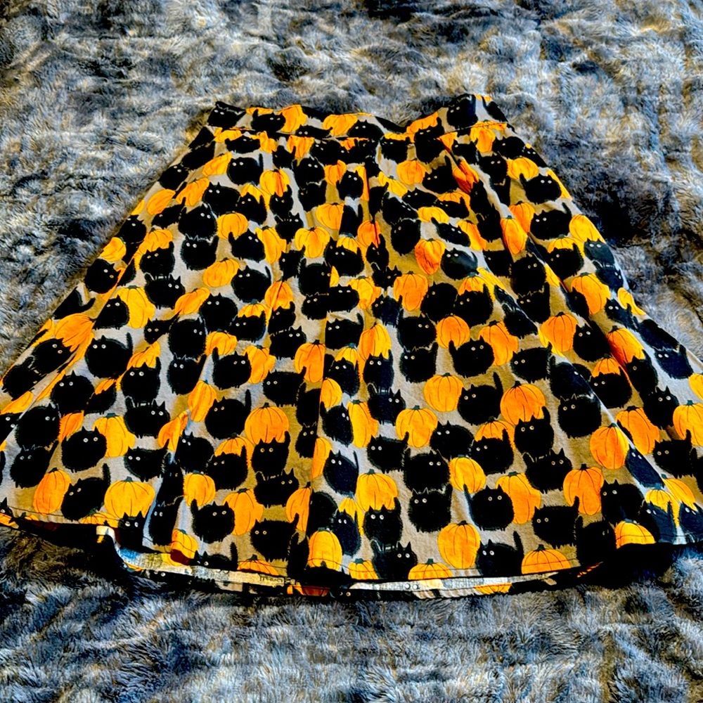 Retrolicious, size small, black cat & pumpkin circle skirt. Has pockets!